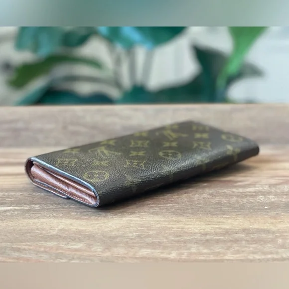 Authentic Louis Vuitton Monogram  Sarah Wallet on Chain - Picture 3 of 12